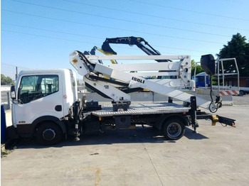Camion avec nacelle