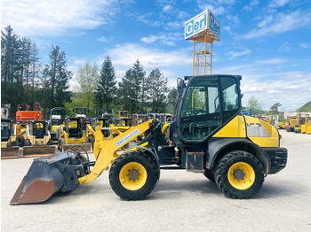 Chargeuse sur pneus KOMATSU WA80
