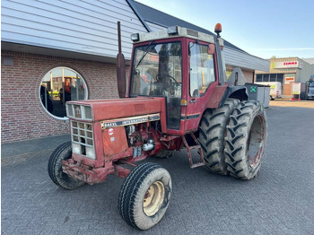 Tracteur agricole INTERNATIONAL