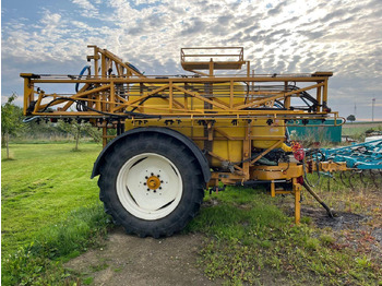 Pulvérisateur traîné