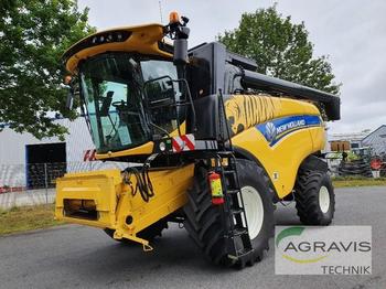 Moissonneuse-batteuse New Holland CX 5.90
