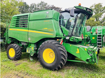 Moissonneuse-batteuse JOHN DEERE T560