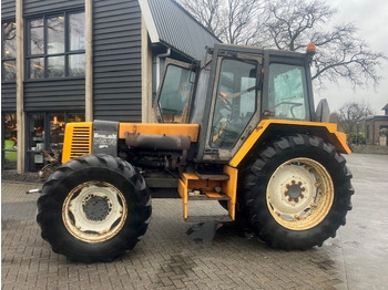 Tracteur agricole RENAULT