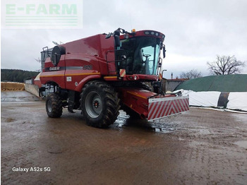 Moissonneuse-batteuse CASE IH