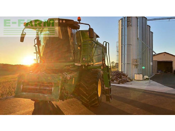 Moissonneuse-batteuse JOHN DEERE T550