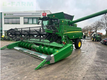 Moissonneuse-batteuse JOHN DEERE T560