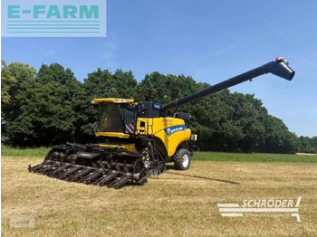 Moissonneuse-batteuse NEW HOLLAND