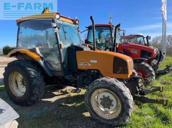 Tracteur agricole RENAULT