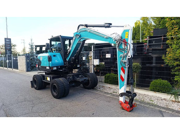 Pelle sur pneus BOBCAT E57W