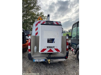 Camion avec nacelle RENAULT Master