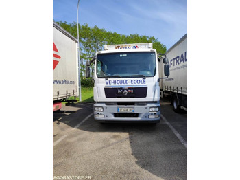 Camion à rideaux coulissants MAN TGM