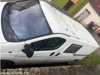 Véhicule utilitaire Renault Trafic dci 115 / 228000 km - Immatriculation anglaise: photos 5 Véhicule utilitaire Renault Trafic dci 115 / 228000 km - Immatriculation anglaise: photos 5