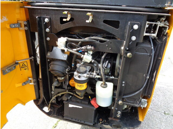 Mini pelle JCB 15C-1: photos 2