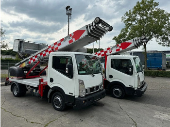 Camion avec nacelle NISSAN