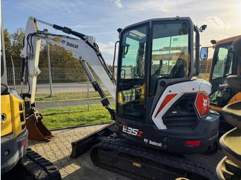 Mini pelle BOBCAT E35