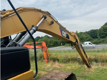 Pelle sur chenille CAT 323 E: photos 4