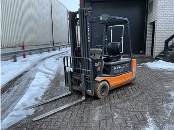 Chariot élévateur STILL R20