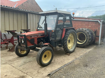 Tracteur agricole ZETOR