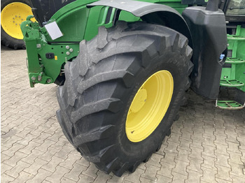 Tracteur agricole John Deere 6215R: photos 2