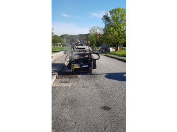 Mini chargeuse CM Crusher Multisikid RC: photos 4 Mini chargeuse CM Crusher Multisikid RC: photos 4