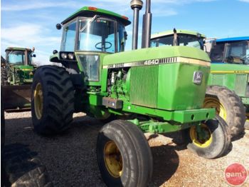 Tracteur agricole JOHN DEERE 4640