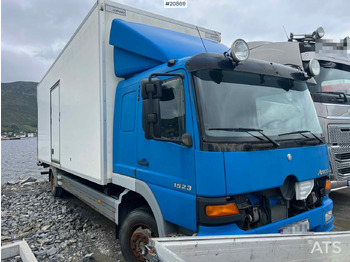 Camion fourgon Mercedes 1523 4x2 skapbil m/ full sideåpning og lift Rep.objekt: photos 4 Camion fourgon Mercedes 1523 4x2 skapbil m/ full sideåpning og lift Rep.objekt: photos 4