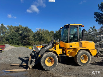 Chargeuse sur pneus Volvo L30G: photos 3