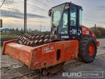 Compacteur CATERPILLAR