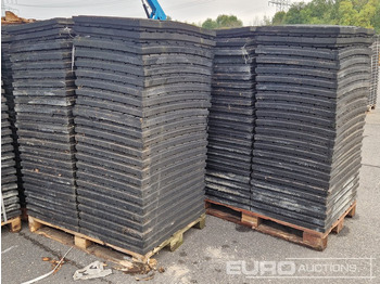 Matériel de chantier 3 Pallets of Rubber Floor Tiles, 60mm x 800mm x 600mm (144 of): photos 2