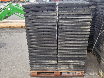 Matériel de chantier 3 Pallets of Rubber Floor Tiles, 60mm x 800mm x 600mm (144 of): photos 3