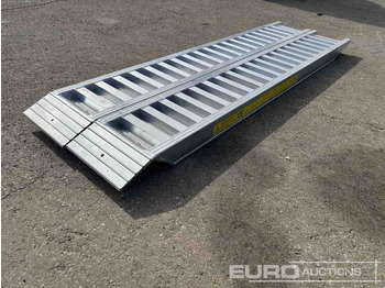 Matériel de chantier Aluminium Ramp (2 of) (250cm Length, 6Ton Capacity): photos 3