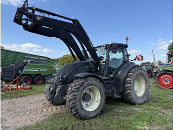 Tracteur agricole VALTRA T254