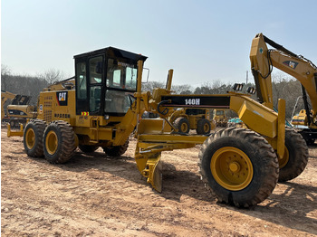 Niveleuse CATERPILLAR 140H