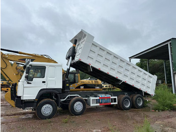 Camion benne pour transport de matériaux granulaires SINOTRUK HOWO 371 with Bumper: photos 3