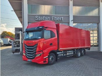 Camion pour le transport de boissons IVECO