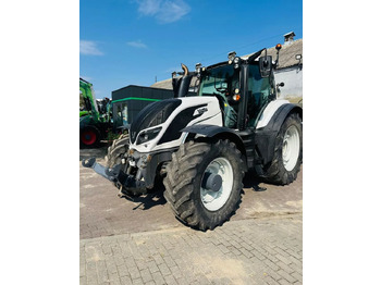 Tracteur agricole VALTRA T254