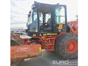 Compacteur CATERPILLAR