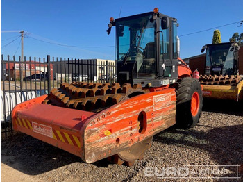 Compacteur CATERPILLAR