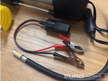 Équipement de garage Unused 12Volt 150PSI Twin Cylinder Air Compressor, Extension Tube, Adaptor Nozzles: photos 3 Équipement de garage Unused 12Volt 150PSI Twin Cylinder Air Compressor, Extension Tube, Adaptor Nozzles: photos 3