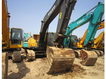 Pelle sur chenille VOLVO EC240BLC