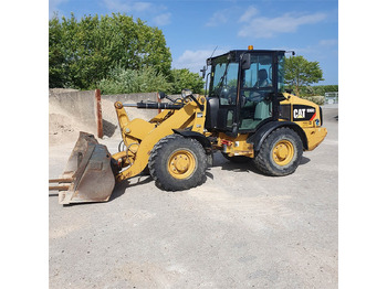 Chargeuse sur pneus CATERPILLAR 906H