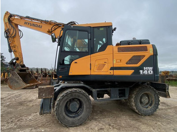 Pelle sur pneus HYUNDAI