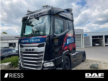 Tracteur routier DAF XG 530