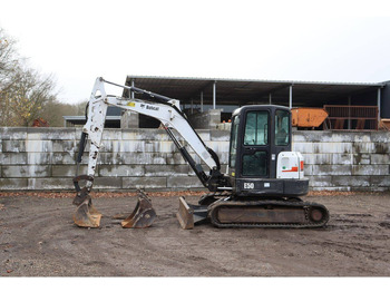 Pelle sur chenille BOBCAT E50