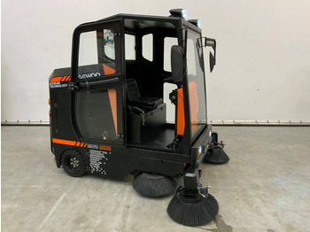 Balayeuse de voirie DAEWOO