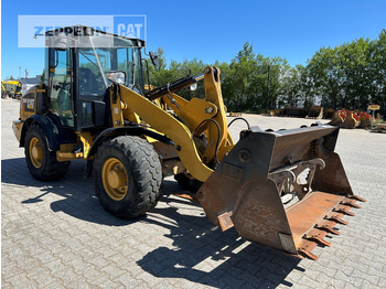 Chargeuse sur pneus CATERPILLAR 906M