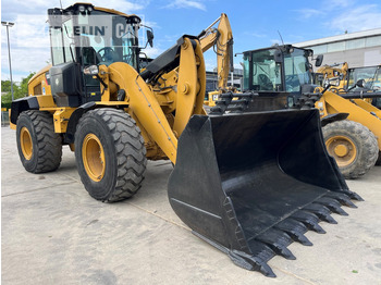 Chargeuse sur pneus CATERPILLAR 938M