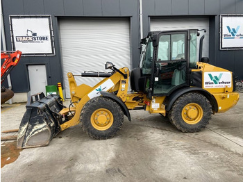 Chargeuse sur pneus CATERPILLAR 906