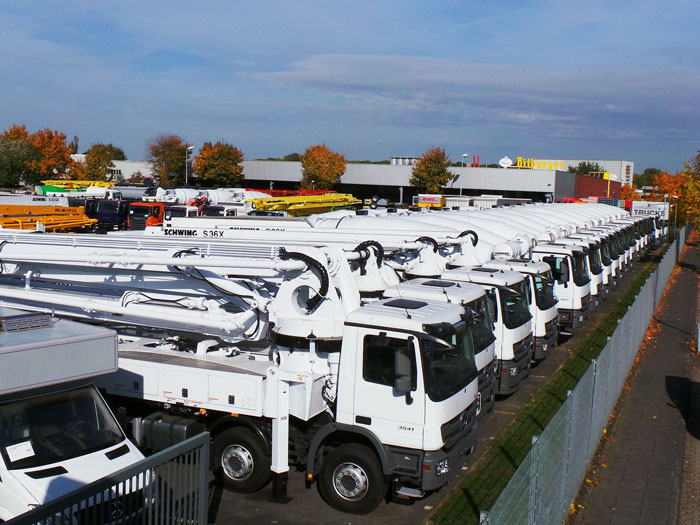 Engins de chantier dans le parc de MARGARITIS Trucks à Cologne