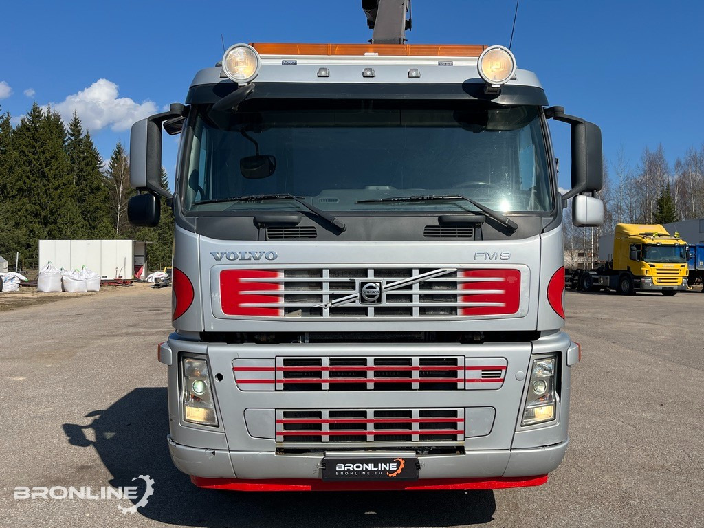 2005 Volvo FM 300 Flatbed+Crane HMF 1560-K4 - Camion plateau: photos 3 2005 Volvo FM 300 Flatbed+Crane HMF 1560-K4 - Camion plateau: photos 3